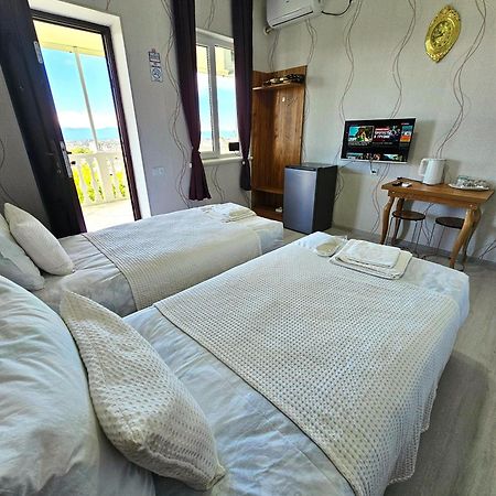 Hilltop Guest House 库塔伊西 外观 照片