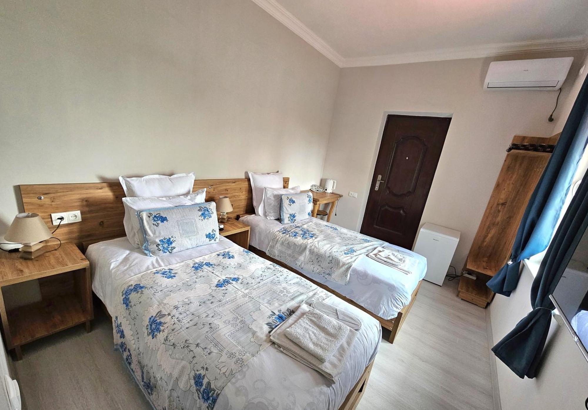 Hilltop Guest House 库塔伊西 外观 照片
