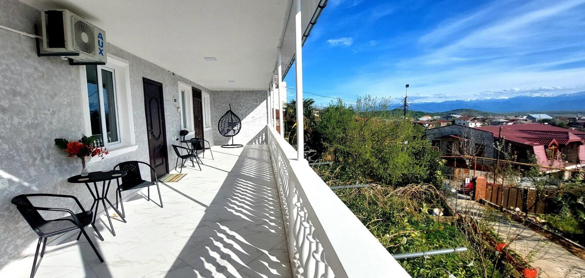 Hilltop Guest House 库塔伊西 外观 照片