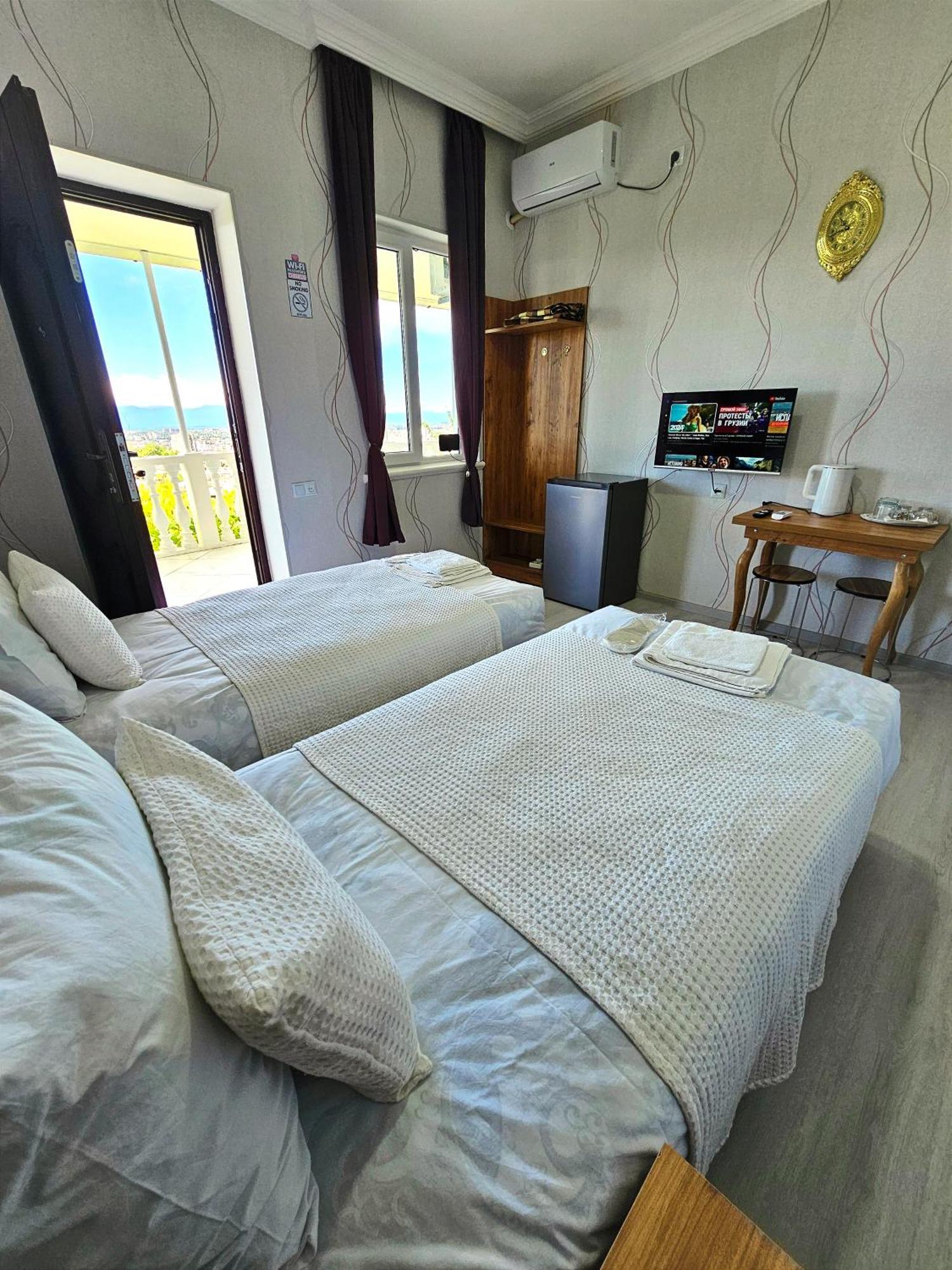 Hilltop Guest House 库塔伊西 外观 照片